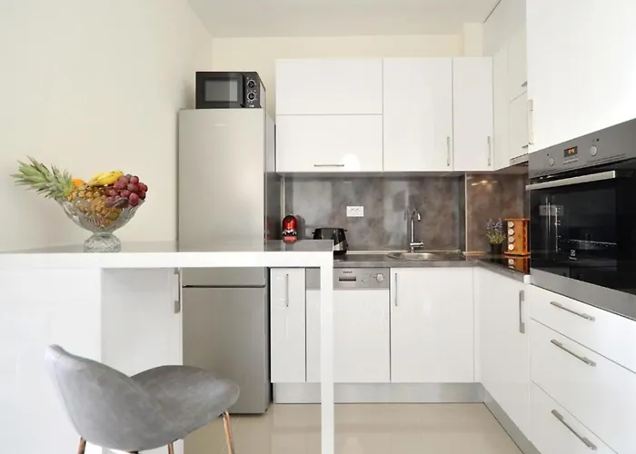 Sunshine アパート トロギール