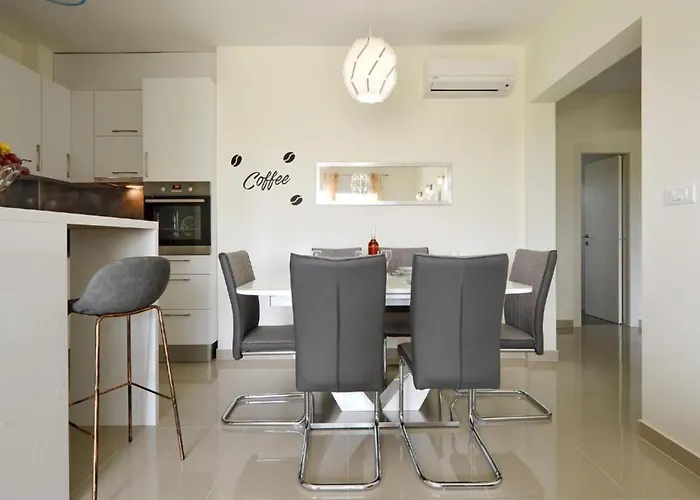 Sunshine アパート トロギール