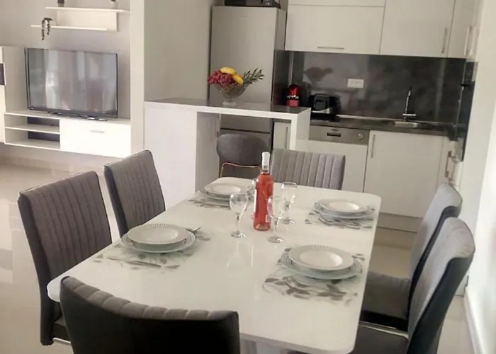 アパート Sunshine トロギール